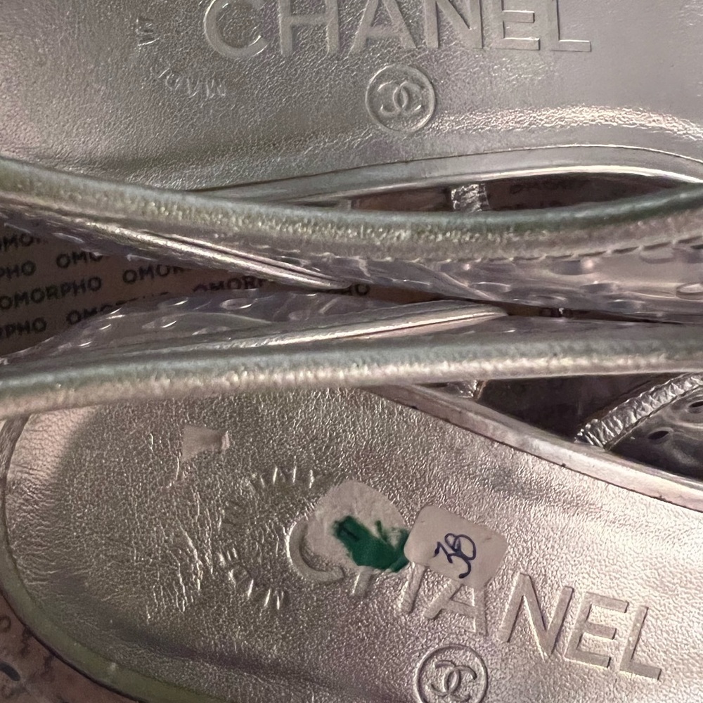 Chanel silver lace up shoes - Picture 4 of 13